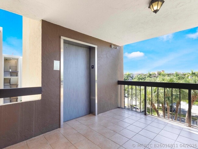955 Egret Cir Unidad 402