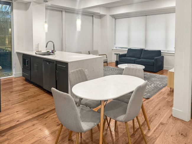 Photo - 236 W Thompson St Unidad ID1332434P