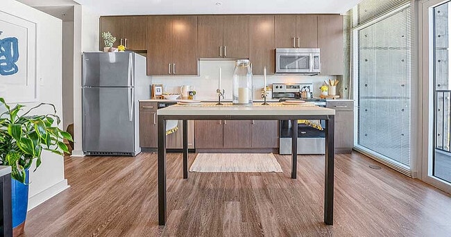 Kitchen-03-Square-On-5th-Atlanta-03