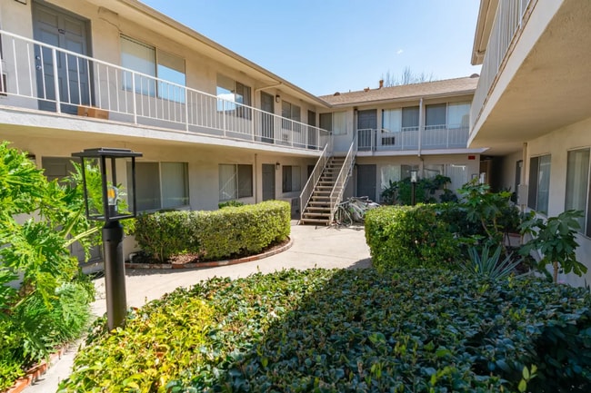 Photo - 18407 Dearborn Street