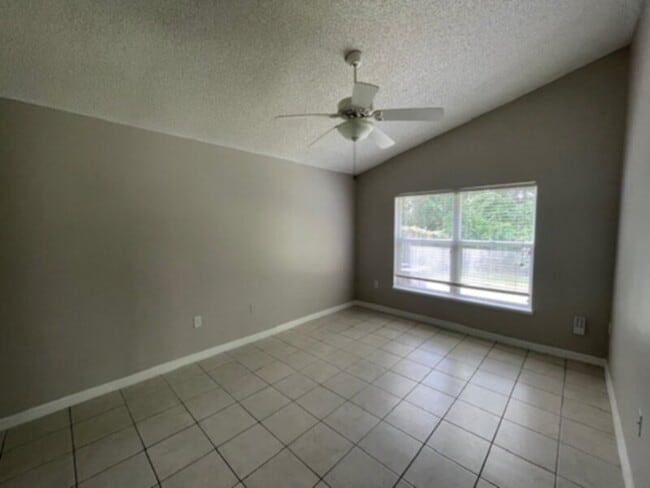 Photo - 3 Bed, 2 Bath, ALL Tile Floors, Garage!