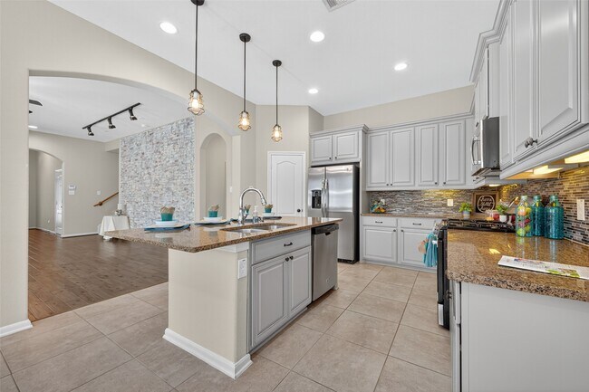 Photo - 146 Kinnerly Peak Pl