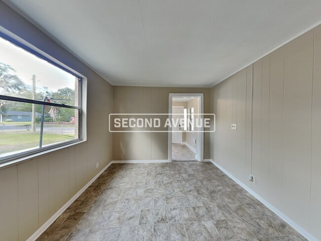 Photo - 1584 W 27th St