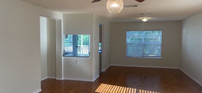 Photo - 8615 Cross Spring