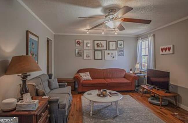 Photo - 470 Clover St