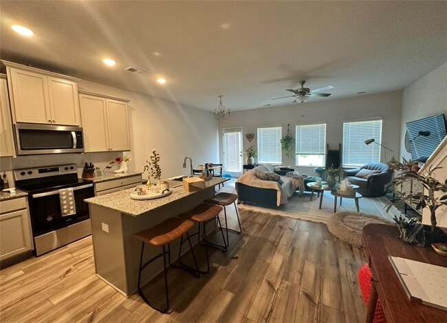 Photo - 115 Buckingham Ln