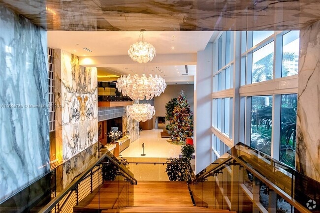 Building Photo - 2020 N Bayshore Dr Unit 2404 Rental