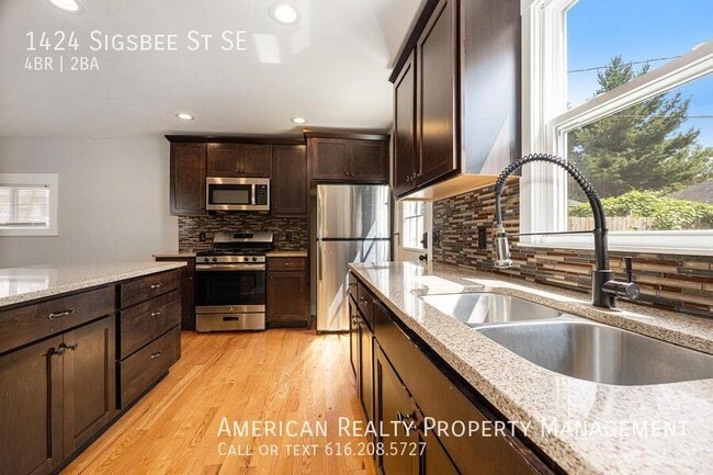 Photo - 1424 Sigsbee St SE