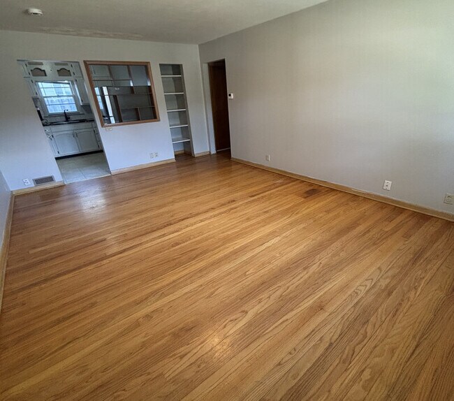 Photo - 2765 Everett St Rental