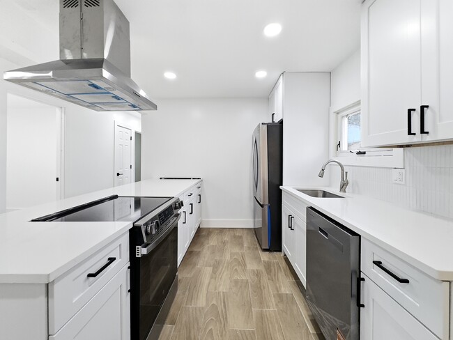 Building Photo - 2090 Moran Ave