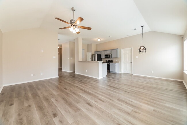 Photo - 1008 Halifax Ln