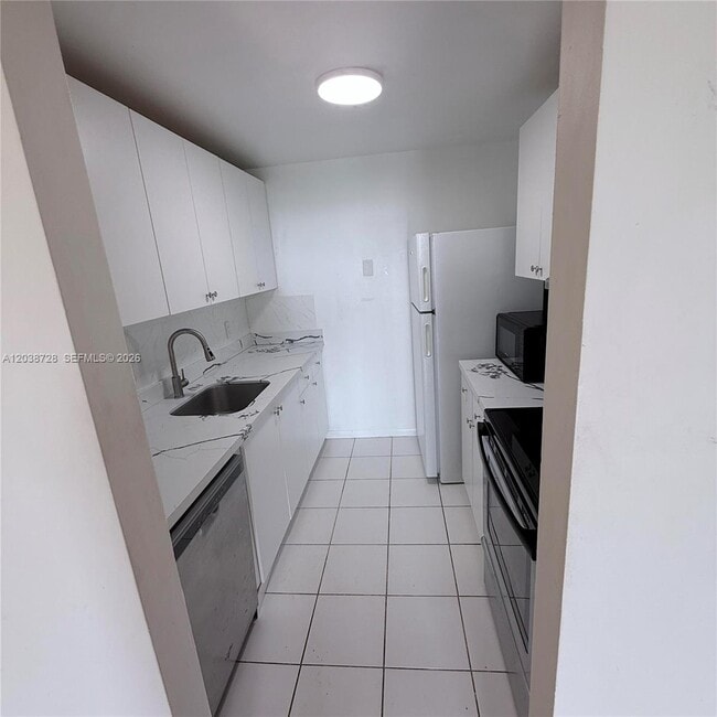 Photo - 2350 NE 135th St Unidad 802