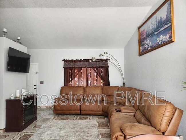 Photo - 1124 E 25th St