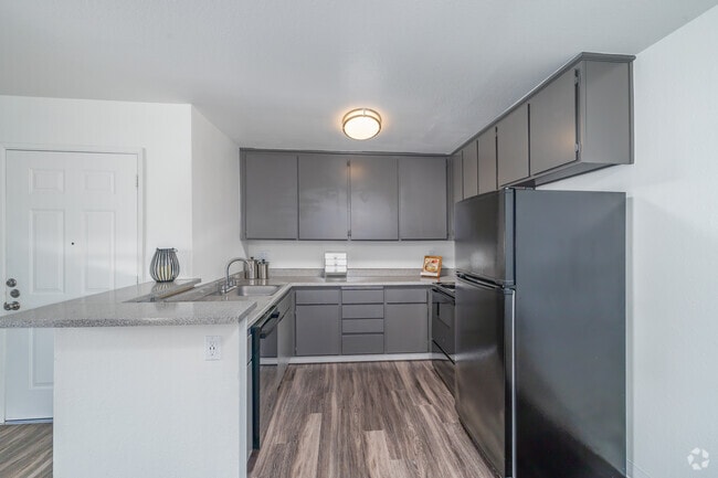 2BR, 2BA - 850SF - Kitchen