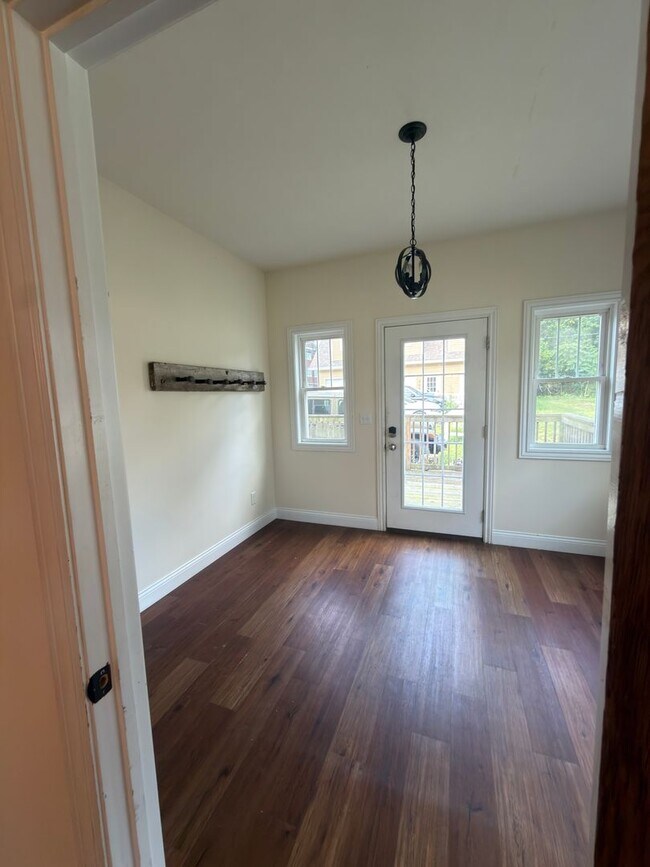 Photo - 309 E Wylie St