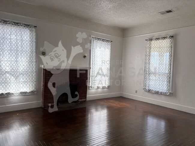 Photo - 321 W 19th St