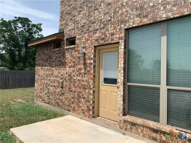 Building Photo - 201 Anne Louise Dr Rental