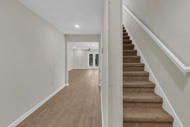 Photo - 585 Earl Godwin Rd