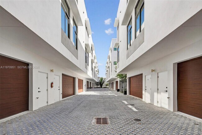 Photo - 529 NE 61st St