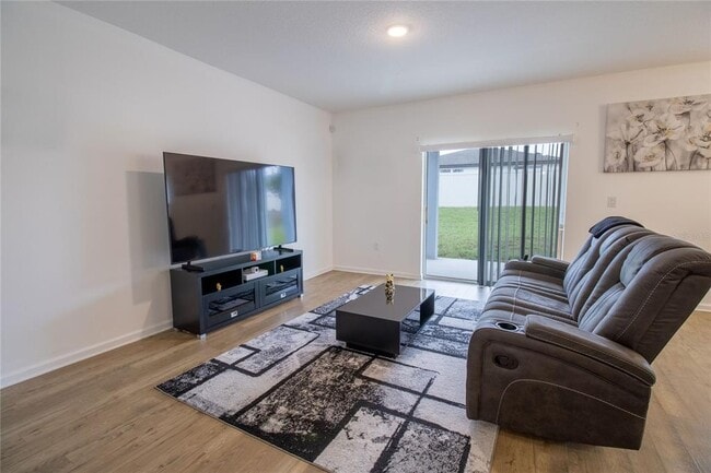 Photo - 861 Cambridge Dr