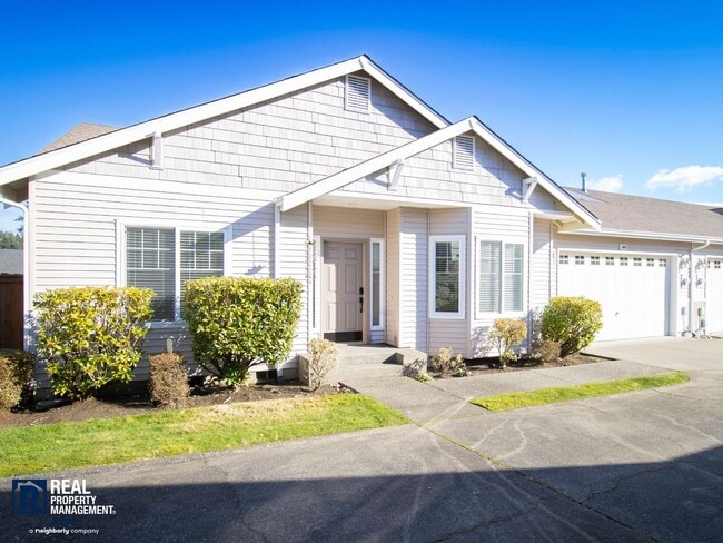 Building Photo - Beautiful 2-Bedroom Townhome with Vaulted Ceilings & 2-Car Garage!!