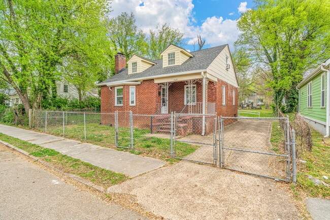 Photo - 1609 Dunbar St