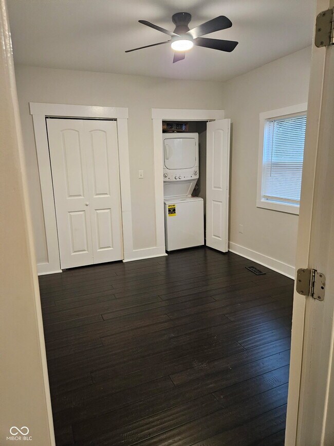 Building Photo - 1719 Bundy Pl