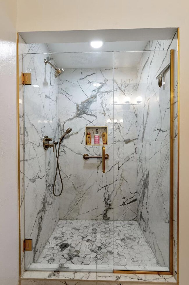 Photo - 4917 N 73rd St Unidad Apt 15