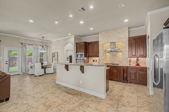 Photo - 102 N Victoriana Cir