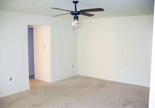 Photo - Spacious, 2 Bed 1 Bath Condo In Fantastic Mclean Chase Location – Minutes To Tysons