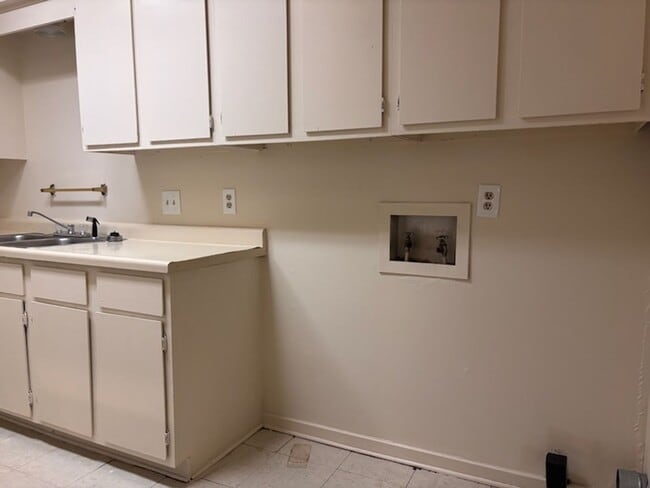 Photo - 836 Riverview Dr Unit Apt B-7