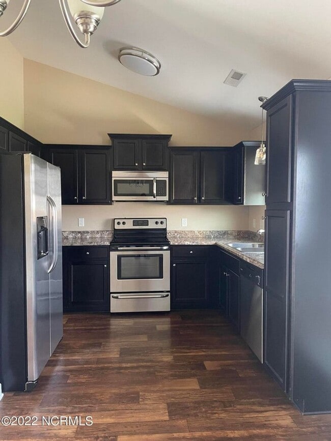 Photo - 233 Breakwater Dr