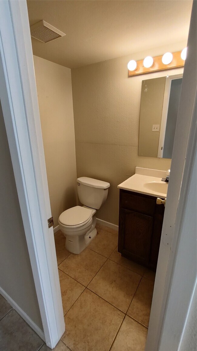 Photo - 4513 1/2 Bernardo De Galvez Ave Unit 3