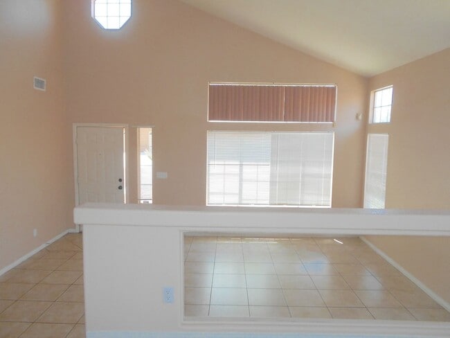 Photo - Spacious 4 bedroom Home Located in the Des...
