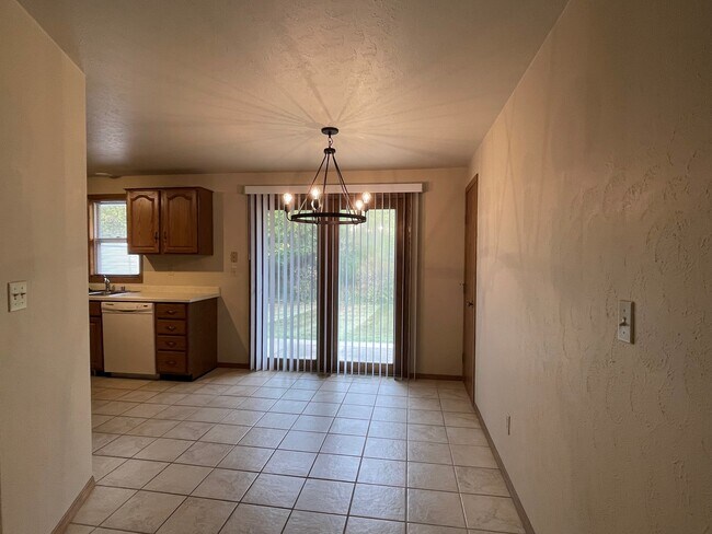 Photo - 1380 Cardinal Ln