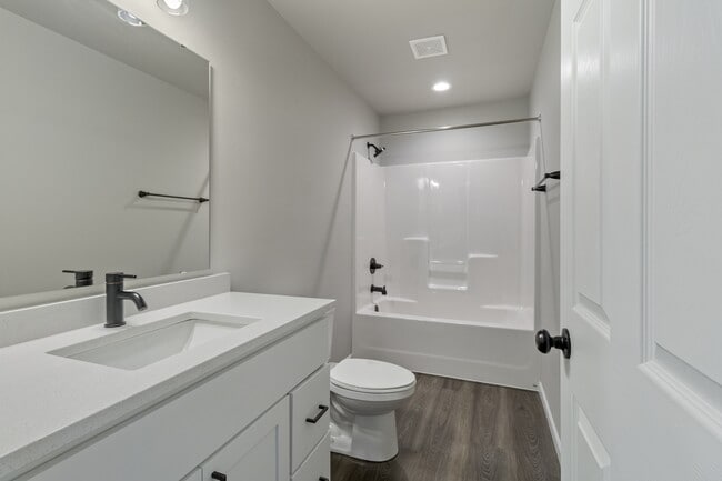 Photo - 824 United Dr