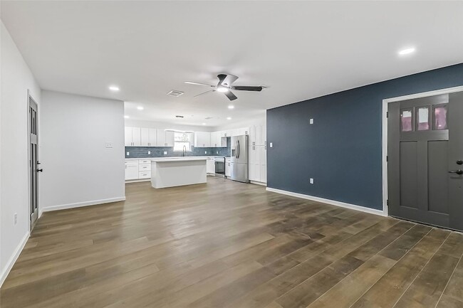 Photo - 135 E Janisch Rd