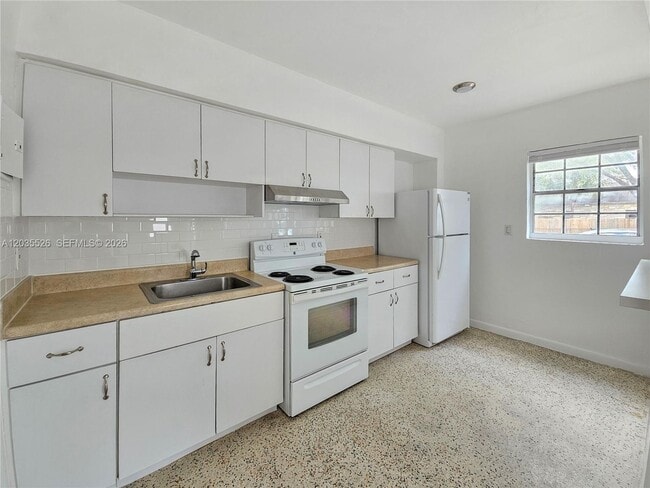 Photo - 6601 SW 10th St Unit 2