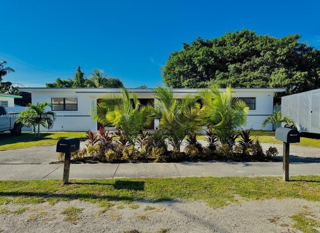 Building Photo - 1031 NW 108th Terrace Unit 1033 Rental