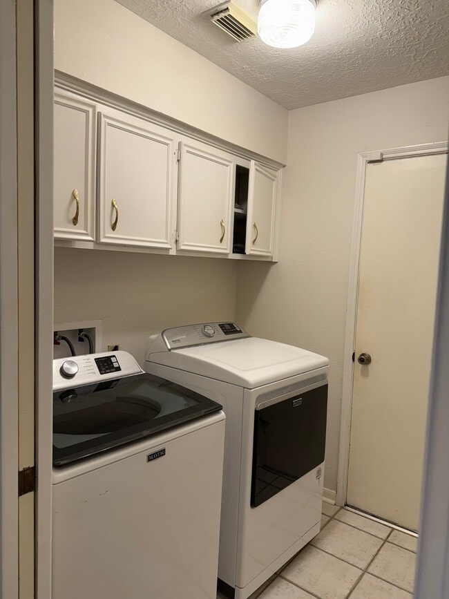 Building Photo - 515 Tresvant Dr Rental