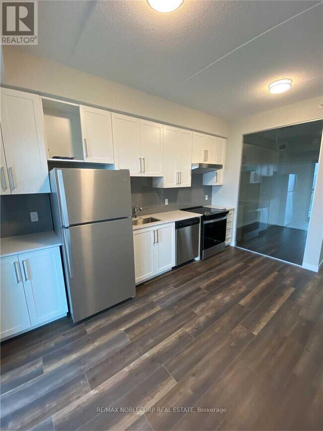 Photo - 15 Queen St S