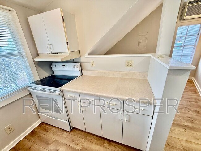 Photo - 728 Arlington St Unit C