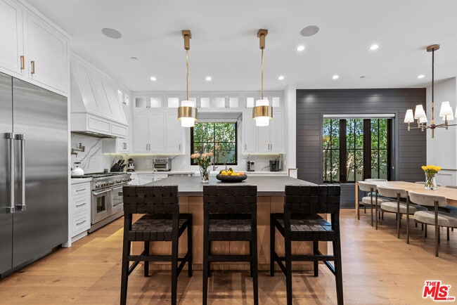 Photo - 16712 Addison St