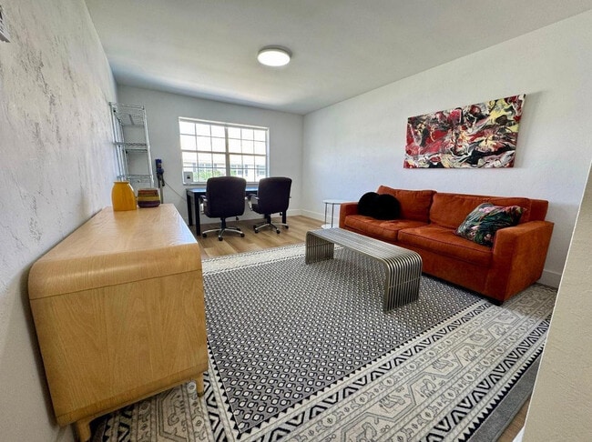 Building Photo - 299 SW 7th St Unit 207