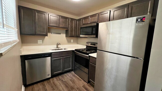 1 Bed 1 Bath 600sqft - MOORMAN PLACE APARTMENTS