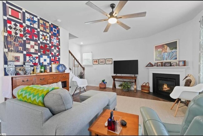 Photo - 211 Darrowby Wy