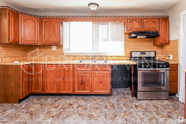Building Photo - 5569 Rockdale Rd Rental