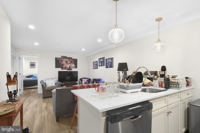 Photo - 2013 Mt Vernon St Unit A