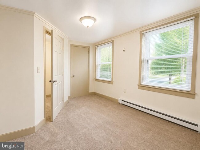 Photo - 146 N Main St