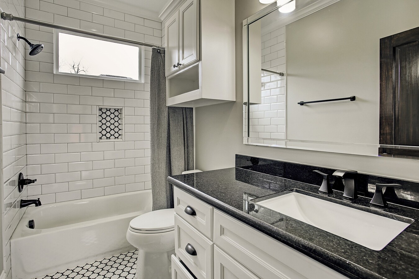 Photo - 1131 Oxford St